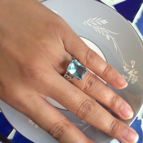 Sterling Silver London Blue Topaz Ring 925 - Picture 3 of 8